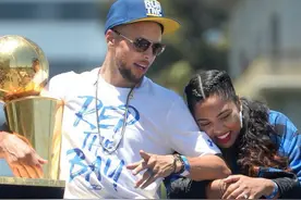 美国男篮夺冠夜，库里妻子阿耶莎与法国警察发生冲突视频封面