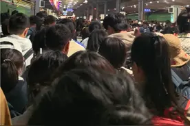 不开玩笑，此刻的昆明站有一万人堵着！#昆明站 #有一种叫云南的生活视频封面