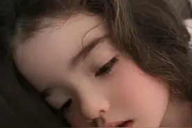 带女儿去迪士尼 过一个不一样的元宵节 #爸爸带娃 #宝宝日常vlog #迪士尼在逃公主 #混血萌娃 #带娃旅行视频封面