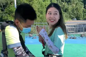 零零后小美女第一次挑战重庆300米天空蹦极全过程，看完你是否也有勇气尝试呢？#蹦极 #玩的就是心跳 #这一跳需要多大的勇气 #高空挑战视频封面