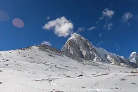 珠穆朗玛峰：终极挑战——攀登世界最高山峰的纪录2024视频封面