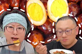 谁懂得吃一口乡巴佬卤蛋的快乐！ 卤味十足、QQ弹弹！学会了在家轻松复刻#五香卤蛋 #乡巴佬卤蛋 #鸡蛋的神仙吃法 #抖音生活美食季 #复刻QQ弹弹的卤蛋