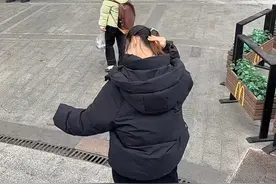 即使再渺小再破碎那也是完整的我，没有避风港那就学会自己撑伞#电影小小的我 #易烊千玺 #抓拍瞬间 #现实比故事更真实视频封面