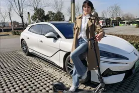 电车套电车！十六妹喜提腾势新车 #便携出行代步工具 #腾势视频封面