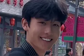 挑战在洛阳随机和陌生人碰拳会记录哪些有缘人的笑容 #内容启发搜索 #碰拳惊喜挑战#洛阳碰拳#治愈系笑容 #无心治愈