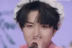 数据组背后特别爱他的一群小女孩在策划#朱志鑫#追星 #生日惊喜 #感动瞬间 @抖音热点宝 @抖音短视频