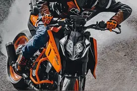 全新KTM390DUKE的外观真的不错！ #ktm #390duke视频封面