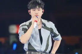 “虽然我最近都在开演唱会，但是我抢不到票”#张杰 #张杰演唱会 #张杰北京鸟巢站视频封面