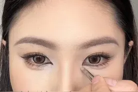 内眦赘皮？圆眼头？避雷2个常见的开眼角误区！-敲简单详细“万能开眼角方法”！幼儿园小朋友都能学会！#开眼角画法 #化妆技巧