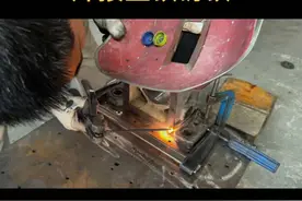 今天教大家用电焊机焊接铸铁，抓紧收藏起来哦！#焊接技术 #铸铁焊#电焊 #生铁焊接 #焊工