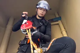 简单的事情重复做，重复的事情用心做。#危险动作请勿模仿 #高空作业安全第一 #空调安装 #绳索技术 #专业的事情交给专业人去做