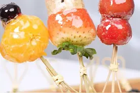 0难度！一口嘎嘣脆，实现糖葫芦自由啦～#糖葫芦的手工做法 #美食教程 #夹心糖葫芦