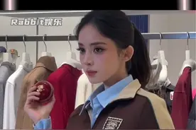 #古力娜扎 真的只顾盯姐姐脸了！！视频封面