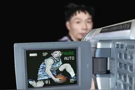 上一次输给张镇麟，这一次39岁的陈登星没有留下遗憾，击败NBA扣篮大赛冠军迪亚洛拿下CBA扣篮大赛冠军，决赛两记扣篮得到50分满分，你们怎么看陈登星表演臀下扣篮篮球被抢走的画面呢，你们觉得麦克郎和陈登星一决高下谁能赢呢#陈登星 #cba全明星周末 #CBA全明星扣篮大赛视频封面