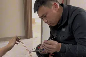 空调铜管不够长怎么办？ 加管，钉挂板，挂内机，绑空调，出外机，今天一系列操作一气呵成！ 打钉器 电动胀管器链接里面有，五点式安全带做活动了#好物推荐🔥视频封面