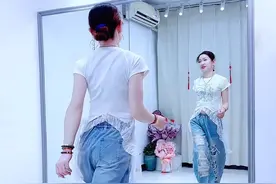 #风中的承诺 背面完整版来啦✌️#努力让自己发光 #丫头加油 #背面完整版 #小雅爵士广场舞