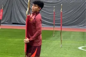 从小事做起，从点滴做起，从细节做起！中国男足曾经的两大中场奇才郑智和陈涛，如今以助理教练身份在队中发挥余热，辅佐主帅伊万科维奇。#国足 #郑智 #陈涛视频封面