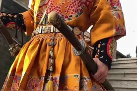 “尔等群狼无往不利，但见真龙也需俯首！”果然，飞鱼服就是帅啊！！！#华夏之袍 #龙的传人 #锦衣卫 #大明风华