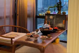 阳台隔一半改造成自己喜欢的茶室，太爱了！轻煮岁月慢煮茶，围炉闲聊享惬意。#阳台改造 #围炉煮茶正当时 #惬意时光视频封面