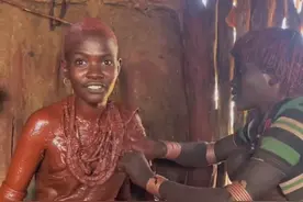 不一样的婚礼习俗，你能接受吗？#非洲#原始部落#红泥族#新娘#海外生活