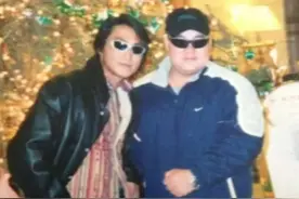 感谢小林支持！和小林结缘始于大傻哥！ 感谢大傻哥把这位憨厚老实玉树临风人见人爱的小傻子介绍给我，也成就了一段亦师亦友的情谊。一转眼又30年了！ #朋友之光#何家劲视频封面