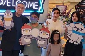 名场面！#刘銮雄  #甘比 一家五口罕有公开露面