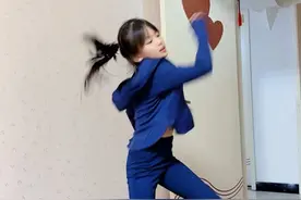 把自己的感受永远置顶，生活的本意就是开心！#倔强的骨头 #爱跳舞的小姑娘 @小小七视频封面