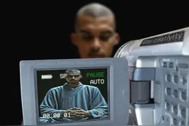 文班亚马剃度出家，在少林寺一起吃斋饭，一起跑步登山训练，文班亚马这次私人中国行可以说让球迷大开眼界，两米二三的文班亚马可以称得上世界第一高僧吧？吃北京小吃、带着草帽登长城、剃度出家修炼10天，这些让我们认识到了新的文班亚马#文班亚马 #文班亚马中国行视频封面