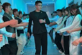 依旧毋庸置疑#猫爷#毋庸置疑#原地猫步挑战视频封面