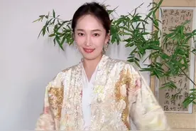 新中式哪都好，就是对钱包不好#过年穿什么 #新中式拜年服有多绝 #国风古韵 #东方美学 #东方yoyo视频封面
