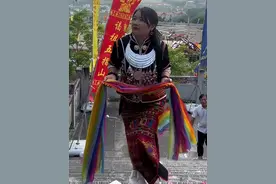 三月三是黎苗重要的传统节日，来黎祖殿是世代的传承与信仰，它寄托了海南人新一年的愿望和期盼，也将最浓厚的民族文化留在了每一个来到此地的人们心中#海南三月三 #民族文化 #非遗文化 #三月三黎族苗族传统节日 #三月三黎祖大殿视频封面