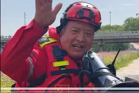 孩子不听话，按住打一顿，现在能让孩子哭，莫让将来大人哭。