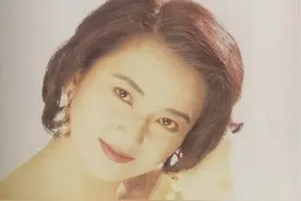 胡慧中自小与同眷村玩伴唐重生两小无猜，在升上高中后，两人已成一对小恋人，但由于唐重生当时与江湖帮派中人往来甚密，胡慧中的父母决棒打鸳鸯，迫使她离开唐重生。胡慧中主演《欢颜》一片后成为红透东南亚的影星，而唐重生在黑道中混出名堂，成立台湾北联帮，1993年胡慧中偶然在机场遇到了唐重生的大哥，得知唐重生仍独身，并一直在等她，于是两人再度见面。唐重生当时立刻向胡慧中求婚，更捧着五百万元台币立誓改邪归正。胡慧中深受感动，便在1994年时答应和唐重生办理公证结婚，但当唐重生设宴准备向传媒宣布喜讯时，胡慧中的母亲再次强烈反对，最后更是以死相逼希望女儿离开唐重生。这段不被祝福的婚姻让夹在中间的胡慧中很痛苦，在百般无奈之下，她离开了唐重生，并且希望唐重生能够自首，走正路做正当生意。唐重生听取了胡慧中的建议。1997年1月23日，唐重生率领着11名帮众，带着一把罕见的中国制380无后座力手枪及八发子弹，到台北市刑警大队，办理自首及脱离帮派的手续。这是台湾首桩黑道人物携械自首的案例。唐重生是北联帮前帮主，才四十岁时，已经入会二十多年了。1999年5月，改邪归正后的唐重生在街头被击毙，他生前对胡慧中仍念念不忘，曾透露：我对胡慧中的爱始终没有变过。视频封面