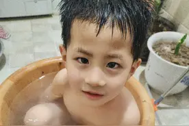 今天就简单的直播一下帅哥洗澡吧😂#男生自拍 #帅哥 #洗澡视频封面