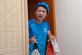 姐姐点外卖却碰到弟弟送外卖，网友：头次见一个家庭贫富差距这么大？#迷惑行为大赏 #内容过于真实视频封面