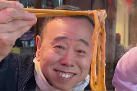 藏在山城巷里的人间烟火，这才是重庆的味道 #烟火重庆  #跟着轨道逛重庆   #潘长江父女重庆行视频封面