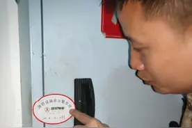 消防栓有封条可以打开看嘛？不看不知道 一看吓一跳啊，用绳子把消防水带套起来的物业不知道是真傻还是假傻？#消防安全 #预防火灾  #消防栓