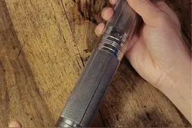 老式铁皮加长版手电筒你用过吗？6节电池用多大电胆会比较合适？#怀旧 #老物件 #一代人的回忆 @抖音短视频视频封面