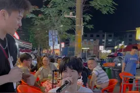 哇？这小哥哥唱的好好听？？？歌名也是第一次听？biu！biu #520云海之下不见不散 #小精灵入职幻兽公司 #云海之下手游