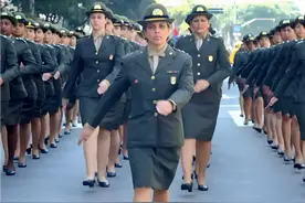 心情不好的时候不妨看看巴西阅兵，迈着六亲不认的步伐比小品好看