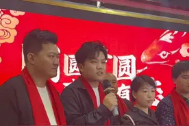 祝贺谢浩男回家，同时希望越来越多的对自己身世有怀疑的孩子能够勇敢站出来，还有被找回来的孩子，大胆地回家，放下心里的顾虑，父母永远会真心待自己的孩子#天下无拐 #家庭团圆