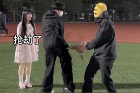 你的特长能干嘛？ #秦文玚 #你的专业如何见义勇为 #抽象