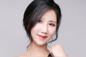 “亮证姐”真实身份公布，其丈夫已被立案调查！ 若不能从此次事件中彻查权力监管漏洞，下一个“亮证侠”或许已在路上#官方通报司机亮证逼迫让路事件 #亮证姐 #广西防城港 #亮证