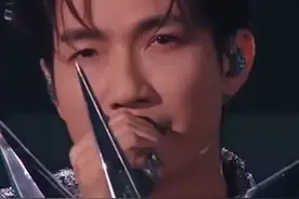 表面是“傻子男团”，背地里却创造“神级现场”，难怪0713能翻红！#陈楚生 #0713男团 #再就业男团 #王铮亮 #张远