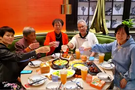 一个小棉袄的故事       听长辈们讲上有天堂，下有苏杭视频封面