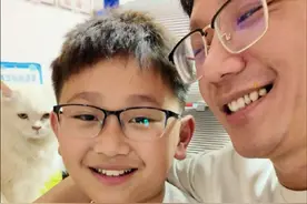 战绩和成绩其实都不是最重要的，童年开心最重要#父子 #游戏 #逆战烧饼哥视频封面