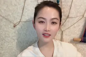 青旅住宿很便宜，核心是以天南地北的朋友分享旅游心得，交友约伴儿为主的，给大家营造聚集地这样的一个场景，但也有不适合它的群体，喜欢安静、社恐、不喜欢交朋友也不喜欢被搭讪的人不适合入住青旅的，青旅是一个平台，它承载的是一个个自由的灵魂，在这里能释放自我的一个地方#拉萨圣途视频封面