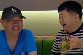 向所有劳动者致意！劳动最光荣！节日和京东外卖小哥一起聊他的故事～  #心动打卡指南  #洪剑涛的美食之旅  #洪剑涛的种草地图  #京东 #请陌生人吃一顿饭 为刘强东点赞👍 视频封面