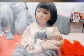 【孩子的智商随谁呢】男孩子的智商取决于母亲，女孩子的智商取决于父母双方，不相信，你可以观察一下。首先，男孩的染色体组合是XY，X染色体遗传于母亲，其次，智力基因一般主要集中在X染色体上《天才的智商在140以上》。另外，智商存在一定的遗传性，和后天环境也有关系，其中教育、学习占主导地位。#宝爸带娃 #家长必读 #夫妻 #人类幼崽 #萌娃 @DOU+小助手 @抖音短视频 @抖音 @抖音热门视频封面