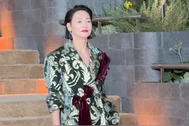 #惠英红 63岁状态如何？#VOGUE红毯造型 #VOGUE时尚之力开幕夜视频封面